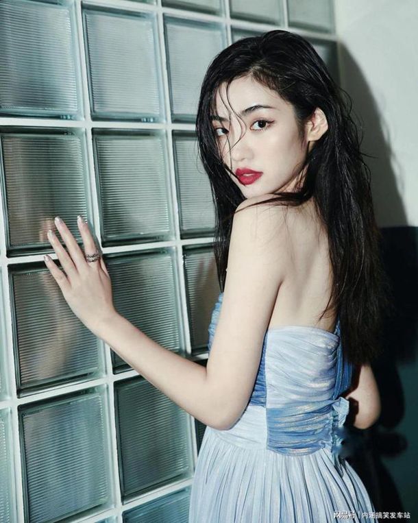 撞個(gè)滿懷的意思是什么 撞個(gè)滿懷的意思是什么